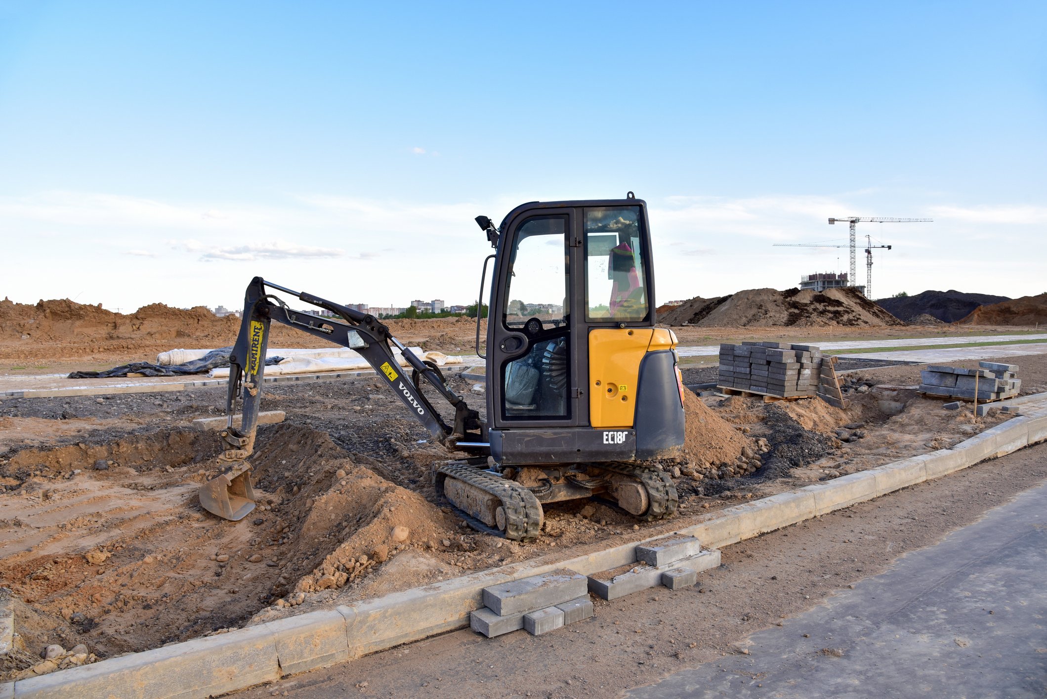 Volvo-compact-mini-excavators