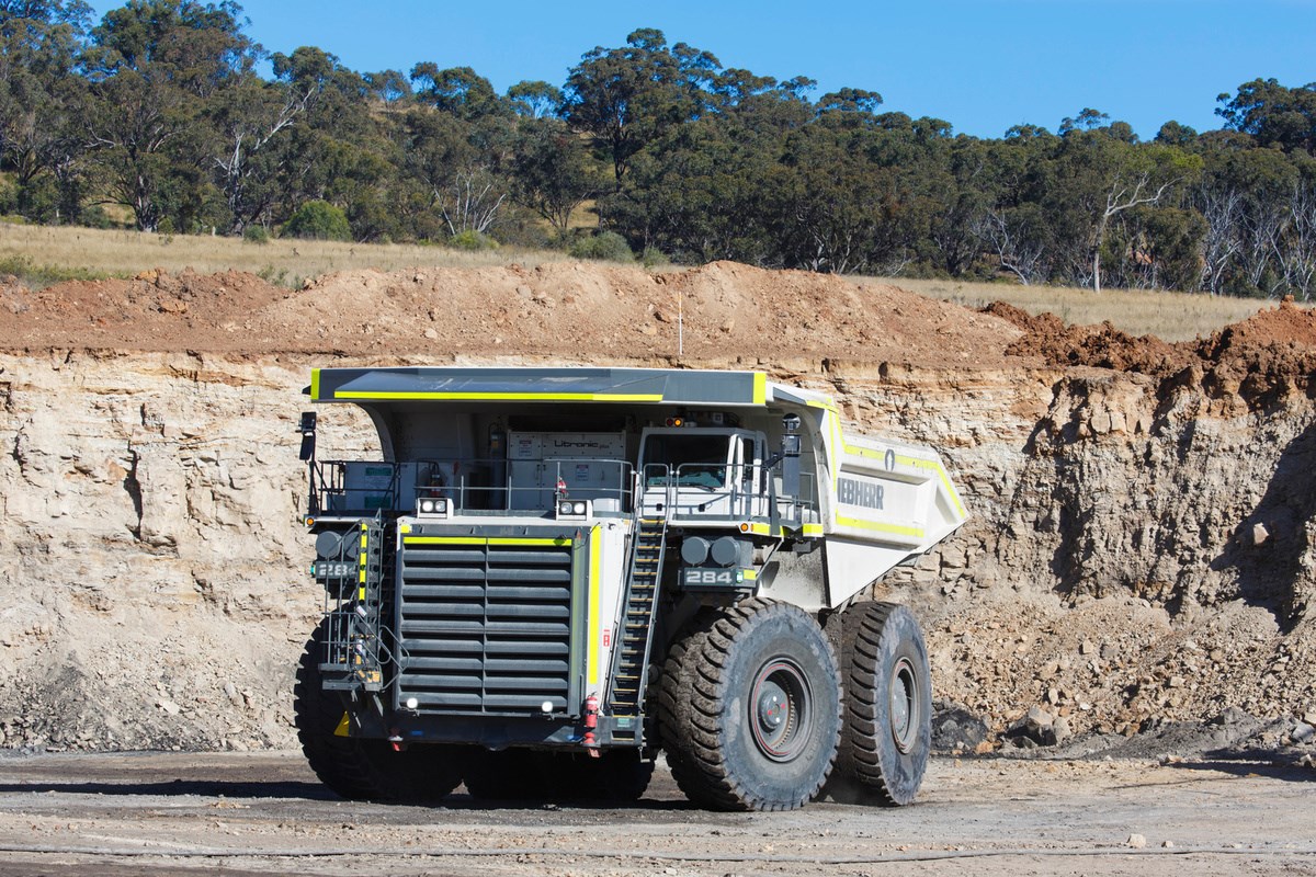 liebherr-T284-worlds-biggest-dump-trucks